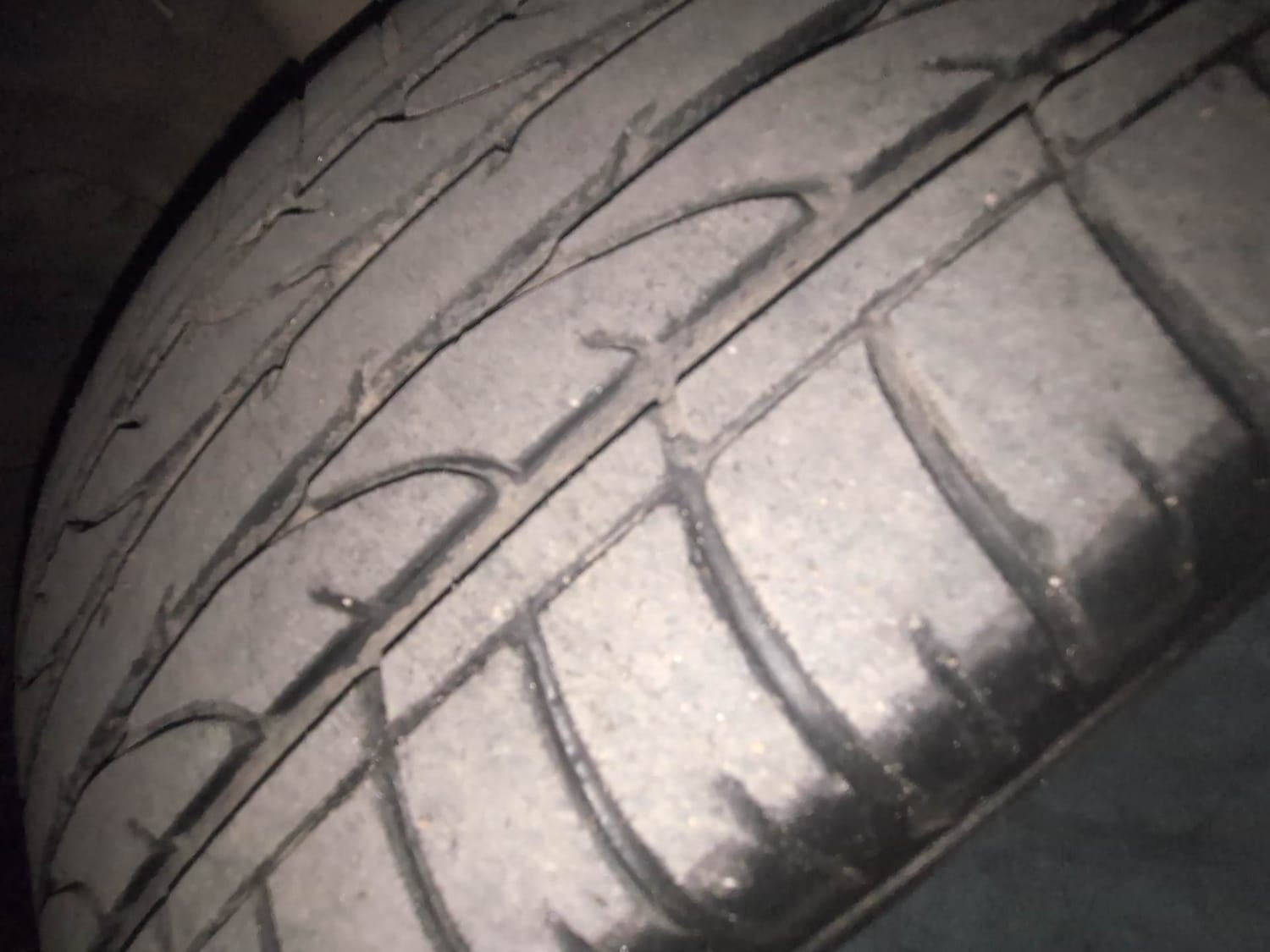Used 2021 Kia Seltos GTX Plus AT 1.5 Diesel Diesel Automatic tyres LEFT FRONT TYRE TREAD VIEW