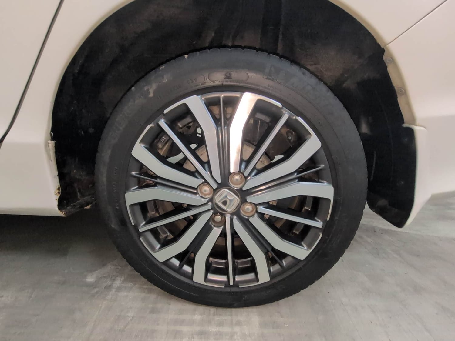 Used 2018 Honda City ZX CVT Petrol Petrol Automatic tyres LEFT REAR TYRE RIM VIEW