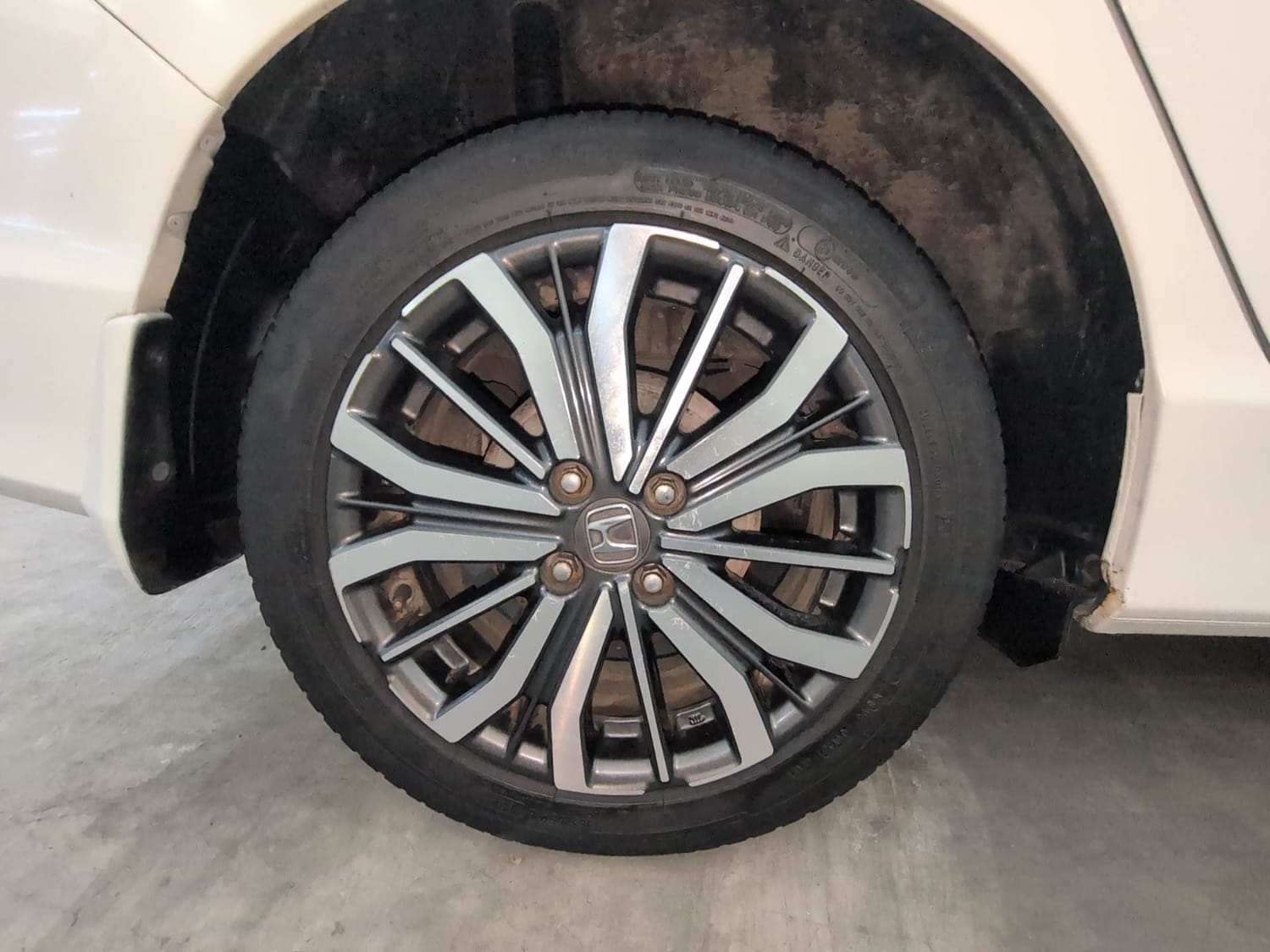 Used 2018 Honda City ZX CVT Petrol Petrol Automatic tyres RIGHT REAR TYRE RIM VIEW
