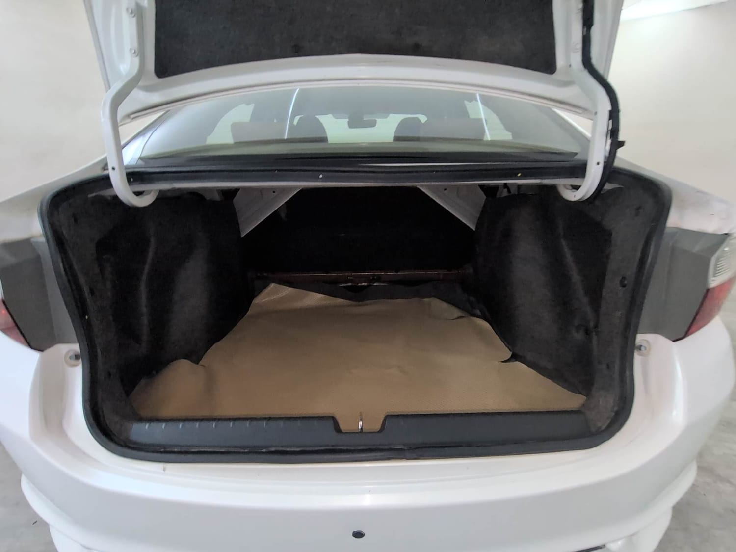 Used 2018 Honda City ZX CVT Petrol Petrol Automatic interior DICKY INSIDE VIEW