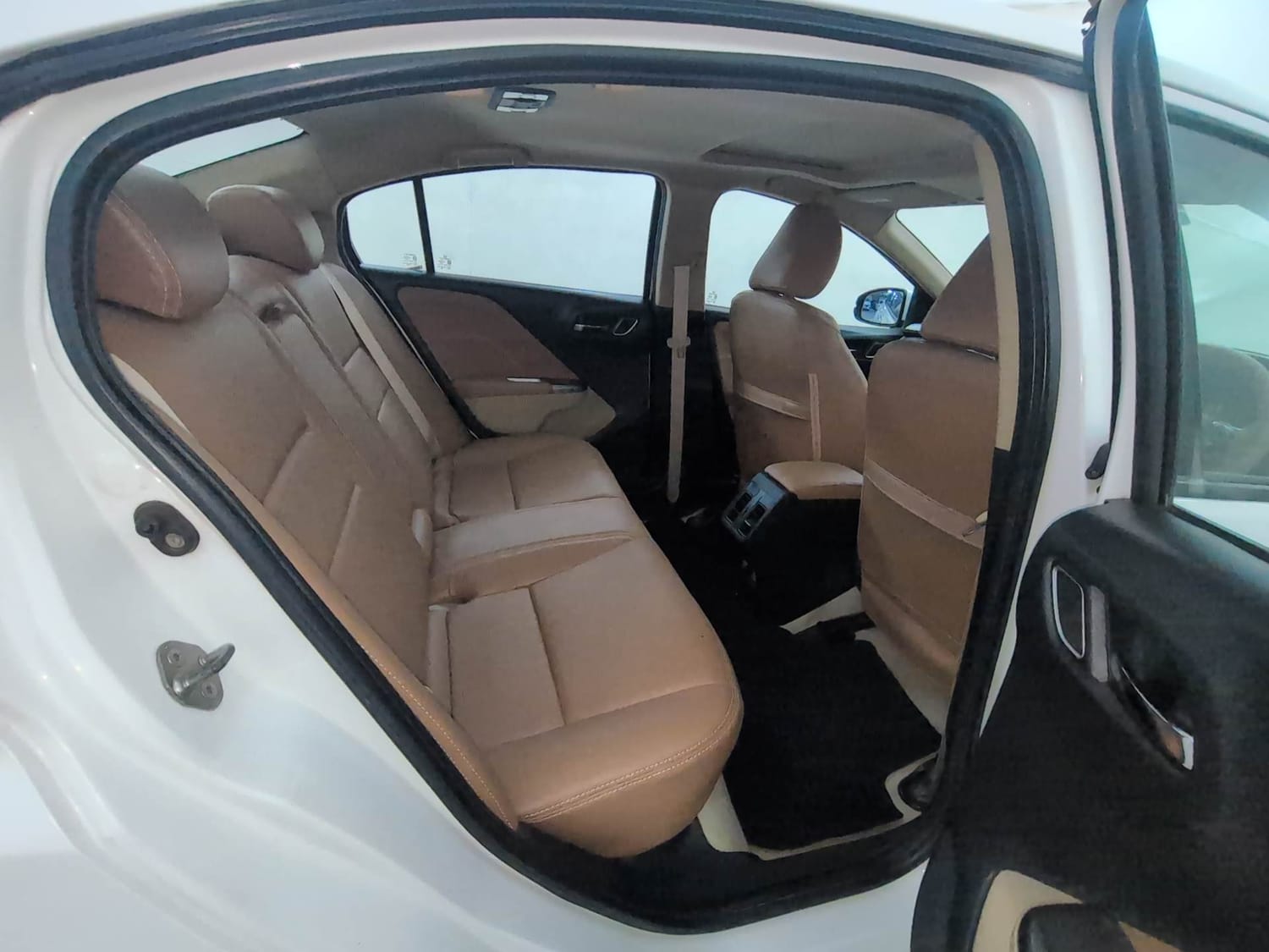Used 2018 Honda City ZX CVT Petrol Petrol Automatic interior RIGHT SIDE REAR DOOR CABIN VIEW