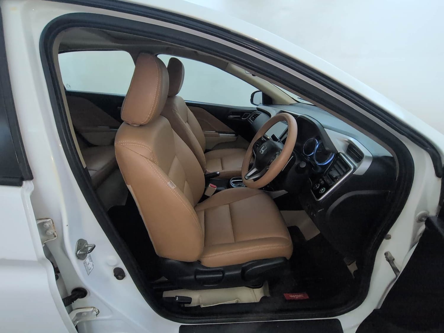 Used 2018 Honda City ZX CVT Petrol Petrol Automatic interior RIGHT SIDE FRONT DOOR CABIN VIEW