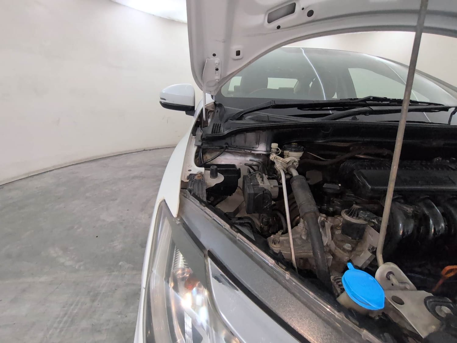 Used 2018 Honda City ZX CVT Petrol Petrol Automatic engine ENGINE RIGHT SIDE HINGE & APRON VIEW