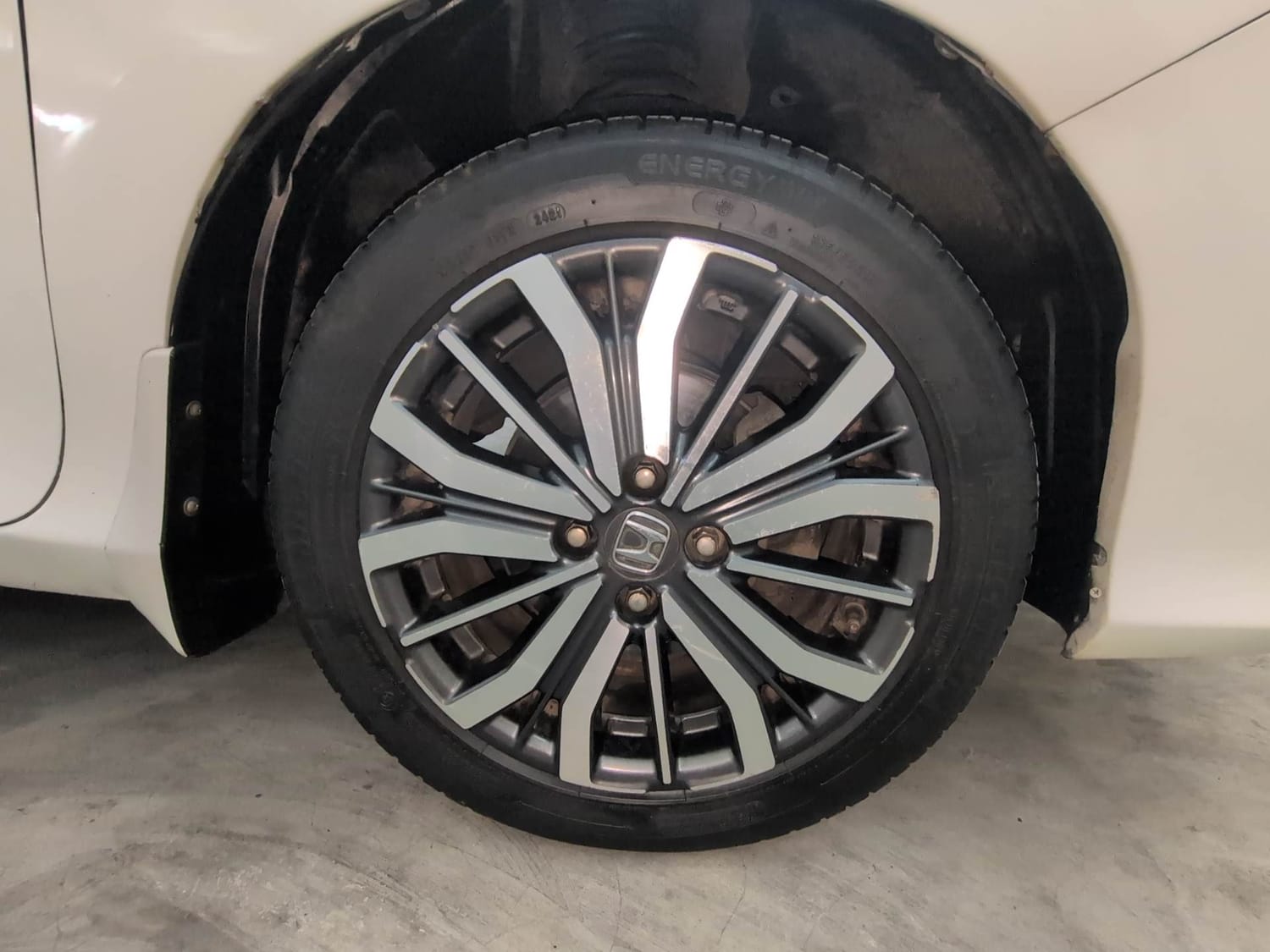 Used 2018 Honda City ZX CVT Petrol Petrol Automatic tyres RIGHT FRONT TYRE RIM VIEW