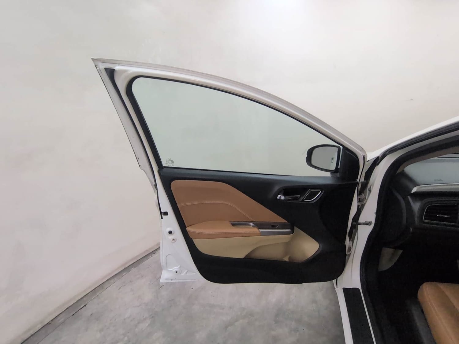 Used 2018 Honda City ZX CVT Petrol Petrol Automatic interior LEFT FRONT DOOR OPEN VIEW