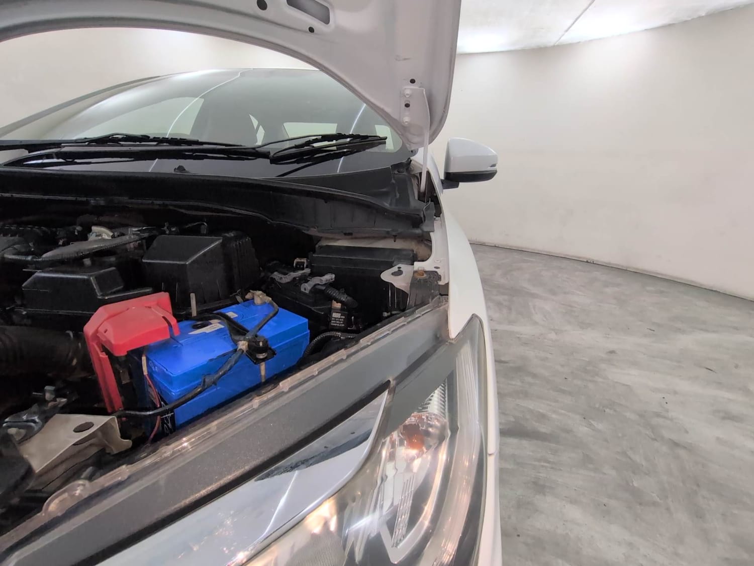 Used 2018 Honda City ZX CVT Petrol Petrol Automatic engine ENGINE LEFT SIDE HINGE & APRON VIEW