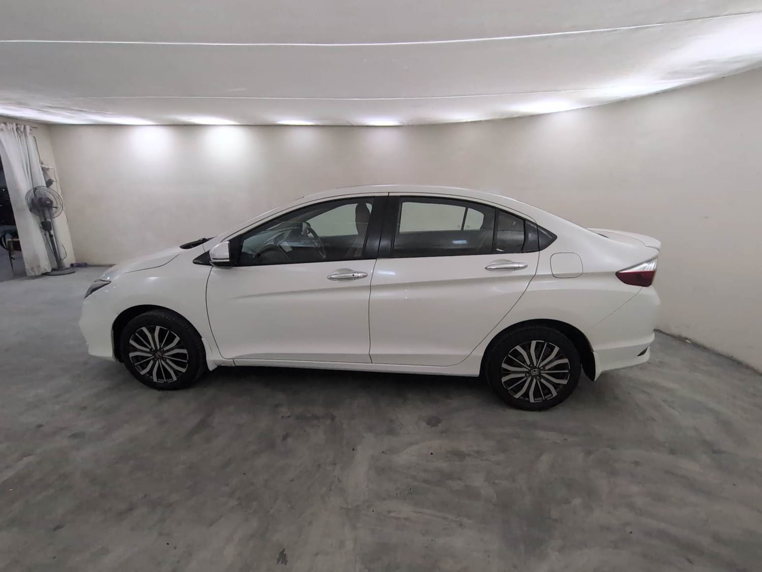 Used 2018 Honda City ZX CVT Petrol Petrol Automatic exterior LEFT SIDE VIEW
