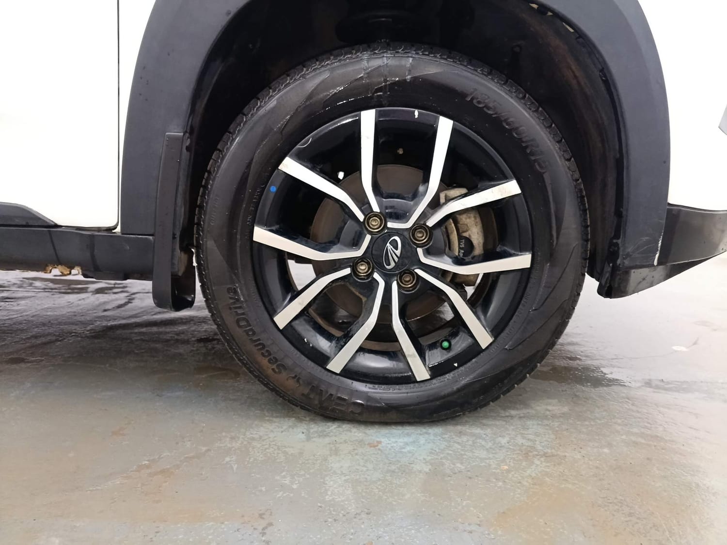 Used 2019 Mahindra KUV100 NXT K8 6 STR Petrol Manual tyres RIGHT FRONT TYRE RIM VIEW