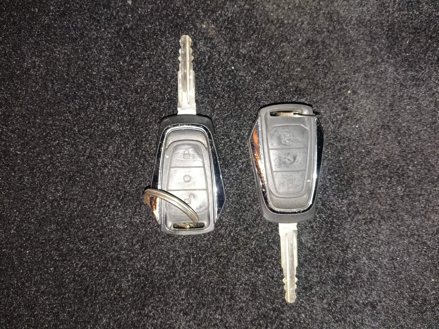 Used 2019 Mahindra KUV100 NXT K8 6 STR Petrol Manual extra CAR KEY VIEW