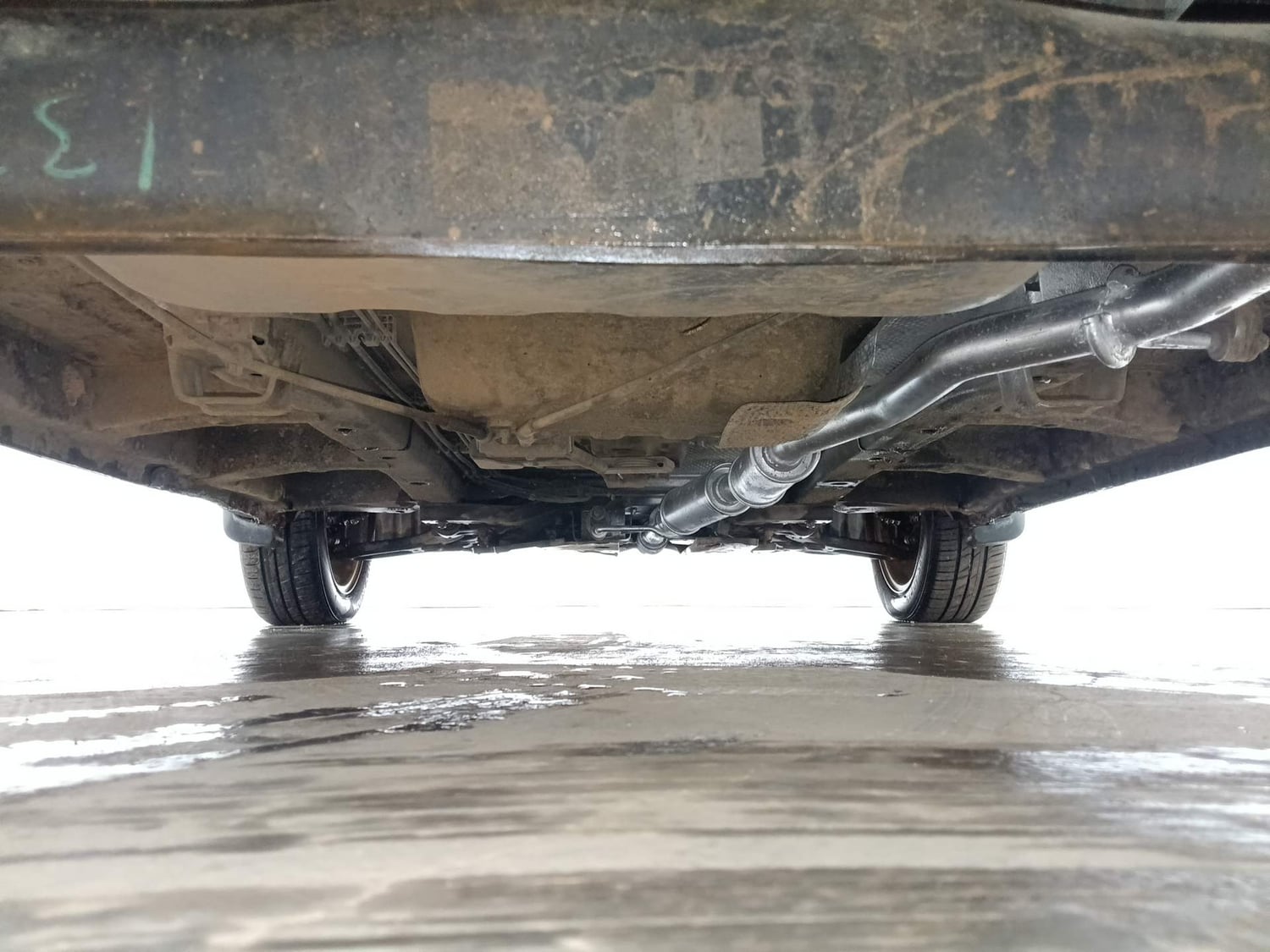 Used 2019 Mahindra KUV100 NXT K8 6 STR Petrol Manual extra REAR UNDERBODY VIEW (TAKEN FROM REAR)