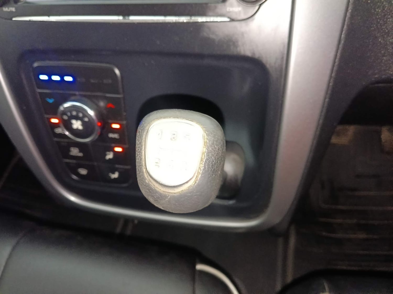 Used 2019 Mahindra KUV100 NXT K8 6 STR Petrol Manual interior GEAR  KNOB VIEW