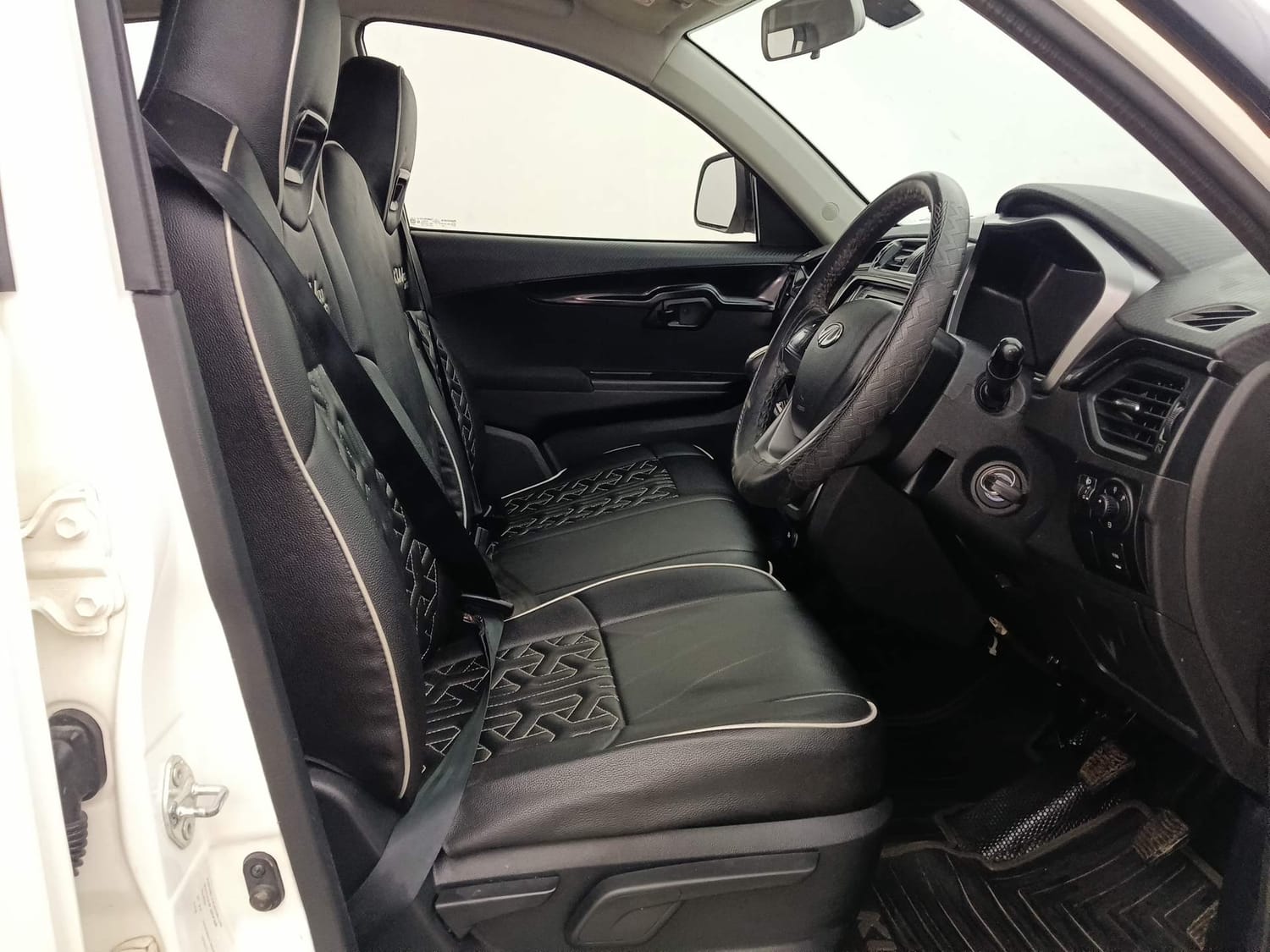 Used 2019 Mahindra KUV100 NXT K8 6 STR Petrol Manual interior RIGHT SIDE FRONT DOOR CABIN VIEW