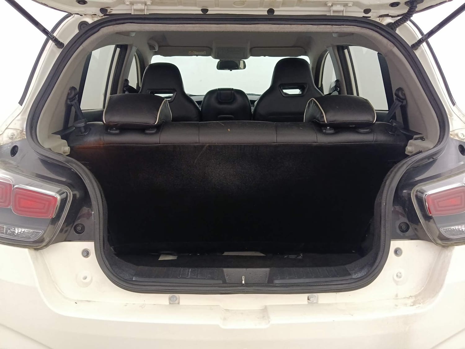 Used 2019 Mahindra KUV100 NXT K8 6 STR Petrol Manual interior DICKY INSIDE VIEW