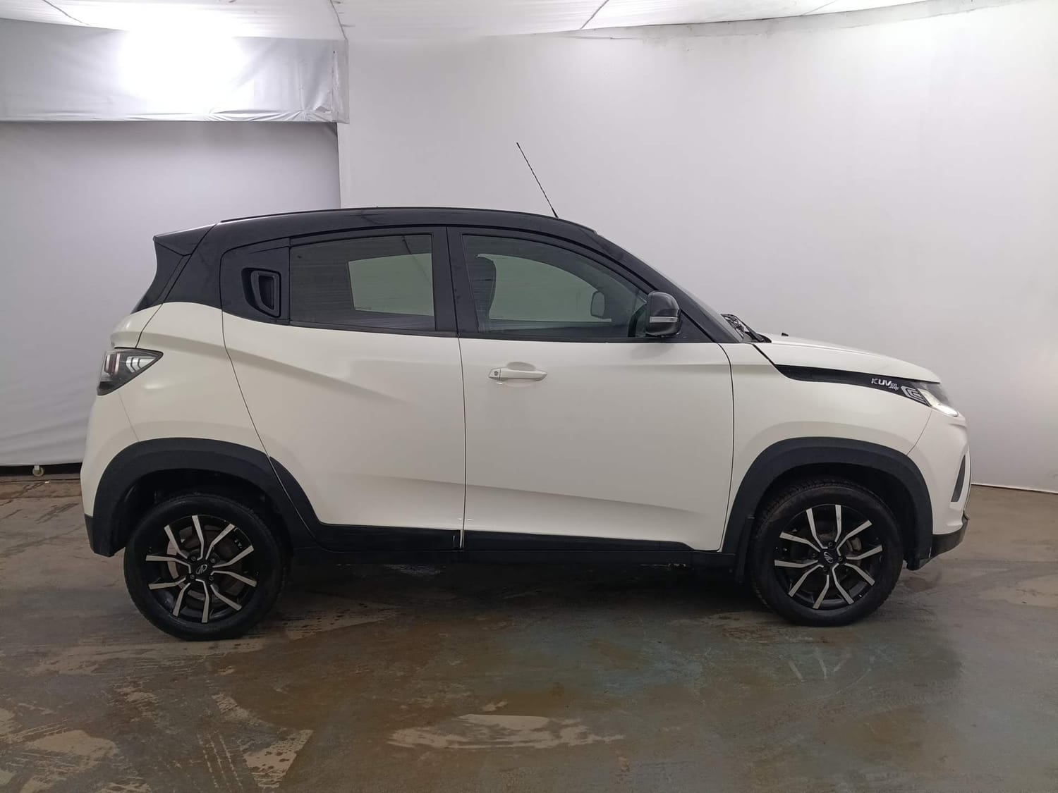 Used 2019 Mahindra KUV100 NXT K8 6 STR Petrol Manual exterior RIGHT SIDE VIEW