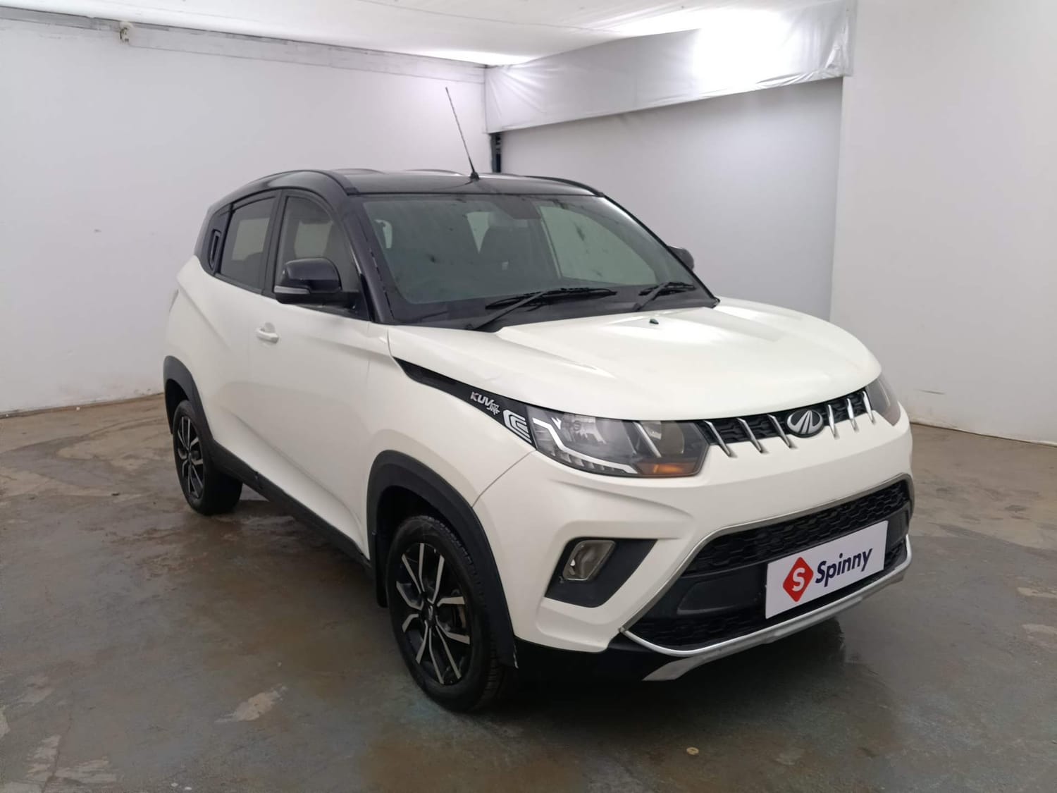 Used 2019 Mahindra KUV100 NXT K8 6 STR Petrol Manual exterior RIGHT FRONT CORNER VIEW