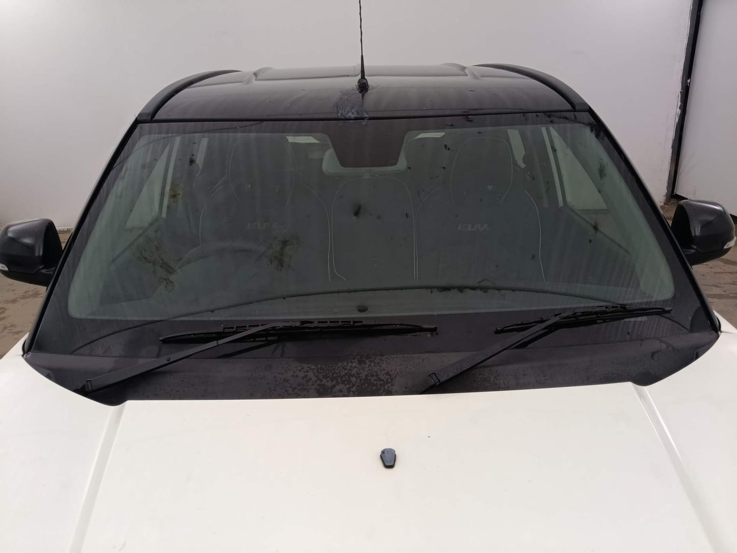 Used 2019 Mahindra KUV100 NXT K8 6 STR Petrol Manual exterior FRONT WINDSHIELD VIEW