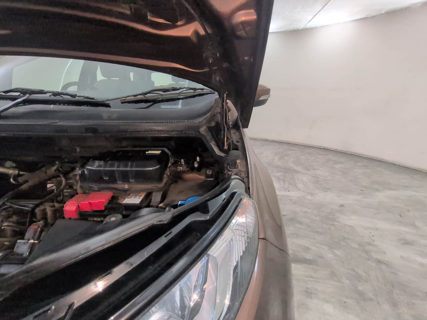 Used 2017 Ford EcoSport Titanium 1.5L Ti-VCT AT Petrol Automatic engine ENGINE LEFT SIDE HINGE & APRON VIEW