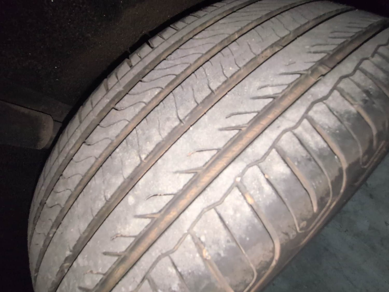 Used 2017 Ford EcoSport Titanium 1.5L Ti-VCT AT Petrol Automatic tyres RIGHT REAR TYRE TREAD VIEW