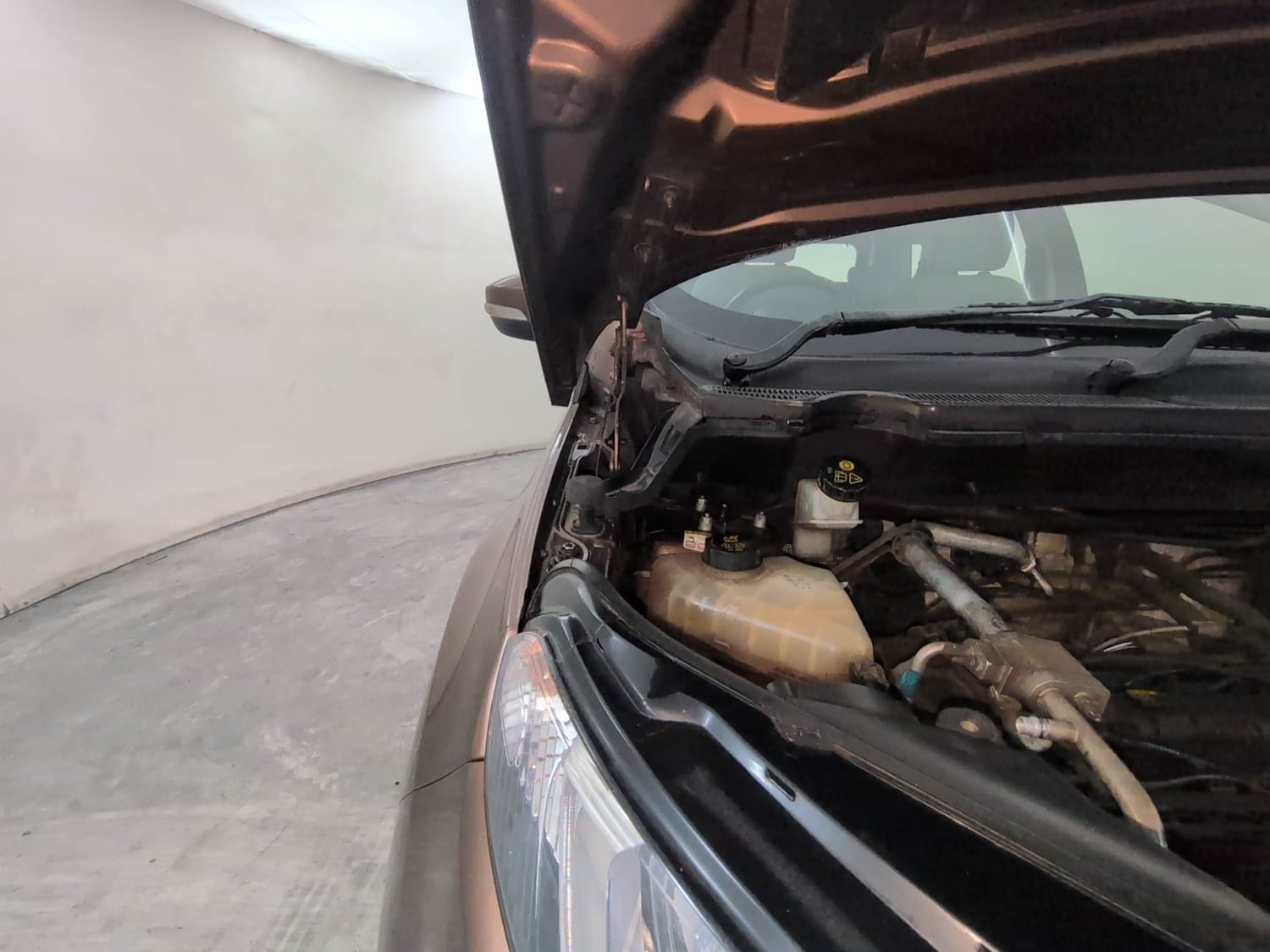 Used 2017 Ford EcoSport Titanium 1.5L Ti-VCT AT Petrol Automatic engine ENGINE RIGHT SIDE HINGE & APRON VIEW