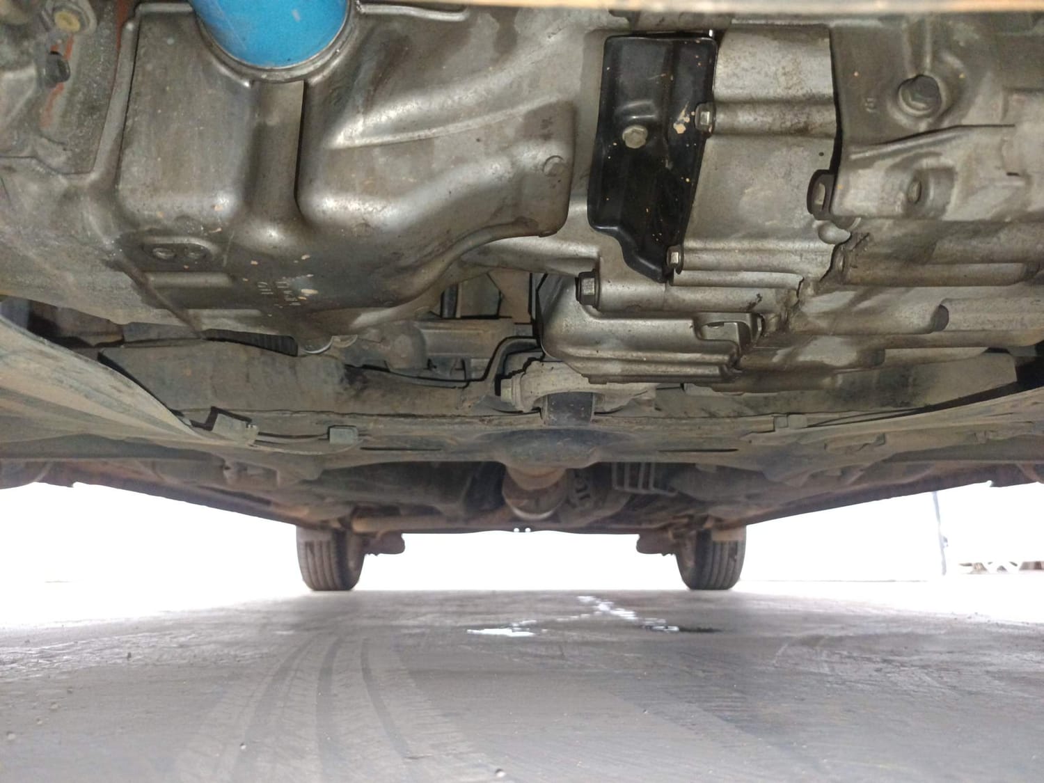 Used 2014 Honda Amaze 1.2 VX AT i-VTEC Petrol Automatic extra FRONT LEFT UNDERBODY VIEW