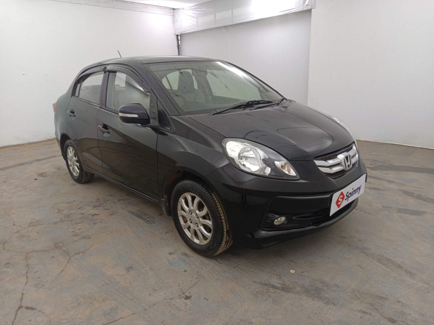 Used 2014 Honda Amaze 1.2 VX AT i-VTEC Petrol Automatic exterior RIGHT FRONT CORNER VIEW