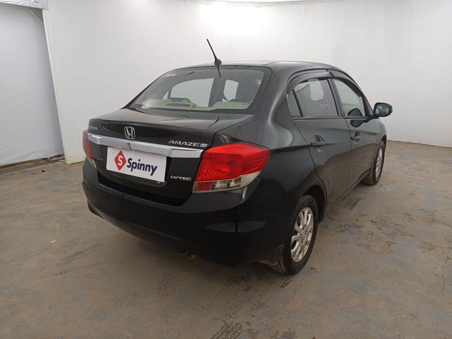 Used 2014 Honda Amaze 1.2 VX AT i-VTEC Petrol Automatic exterior RIGHT REAR CORNER VIEW