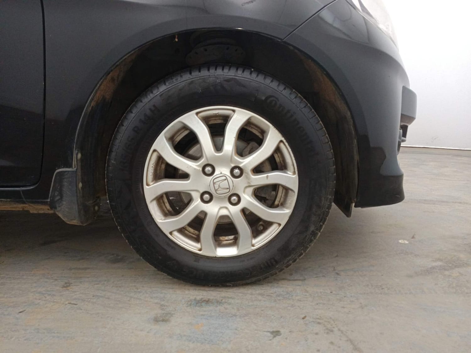 Used 2014 Honda Amaze 1.2 VX AT i-VTEC Petrol Automatic tyres RIGHT FRONT TYRE RIM VIEW