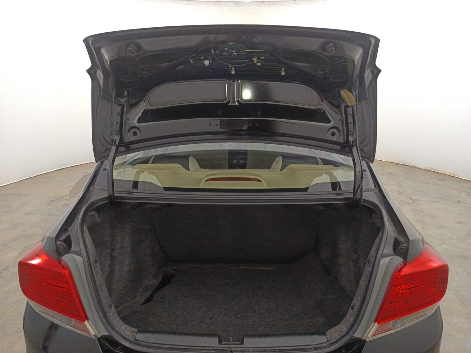 Used 2014 Honda Amaze 1.2 VX AT i-VTEC Petrol Automatic interior DICKY DOOR OPEN VIEW