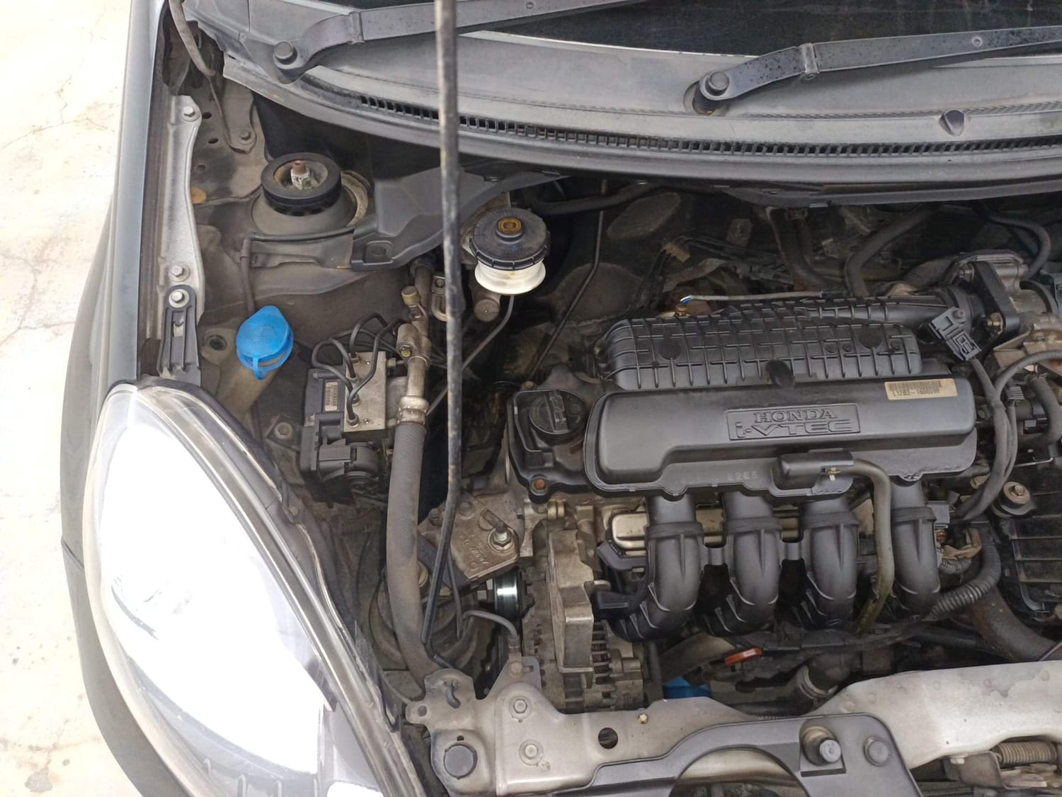 Used 2014 Honda Amaze 1.2 VX AT i-VTEC Petrol Automatic engine ENGINE RIGHT SIDE VIEW
