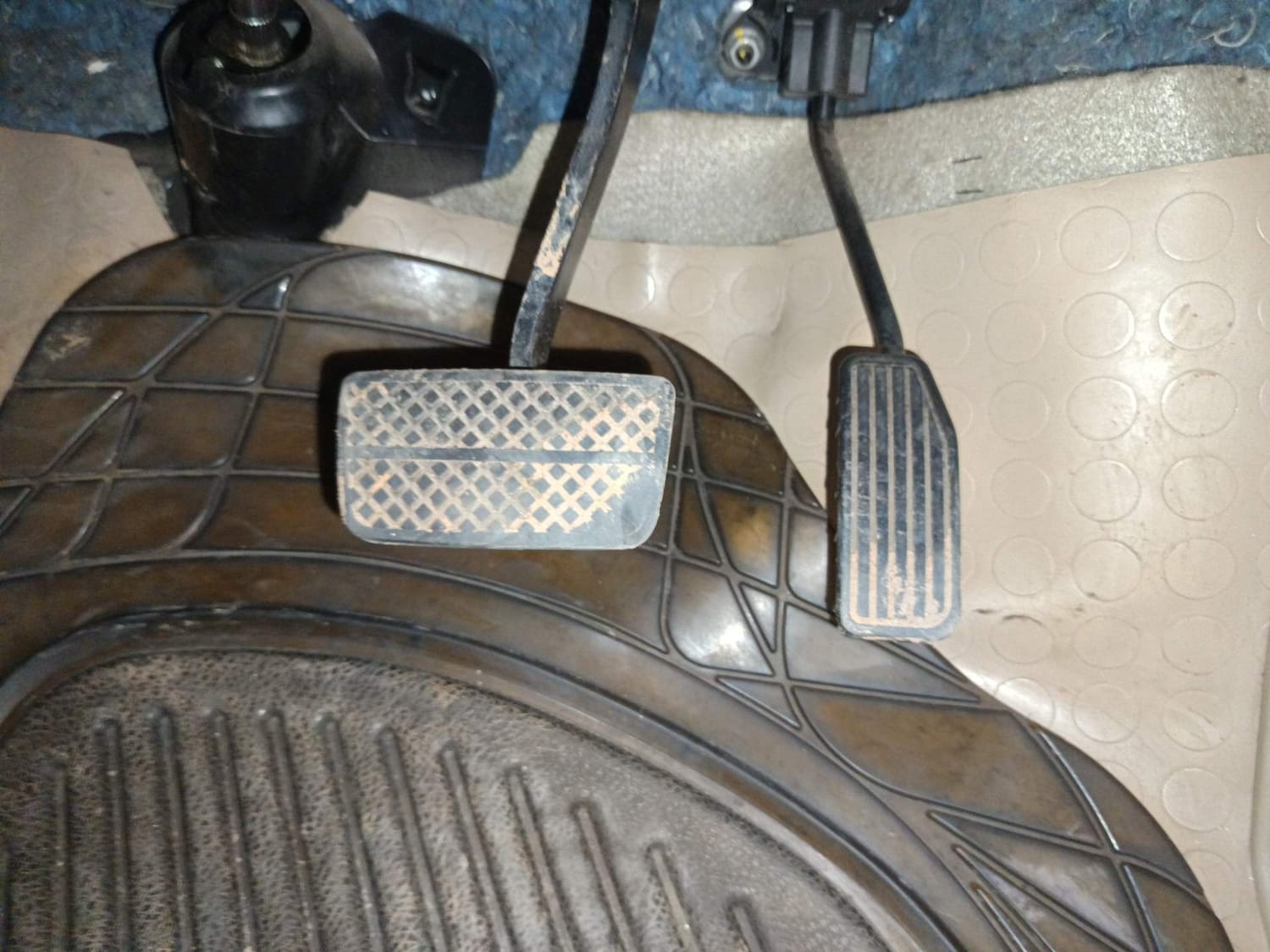 Used 2014 Honda Amaze 1.2 VX AT i-VTEC Petrol Automatic interior PEDALS VIEW