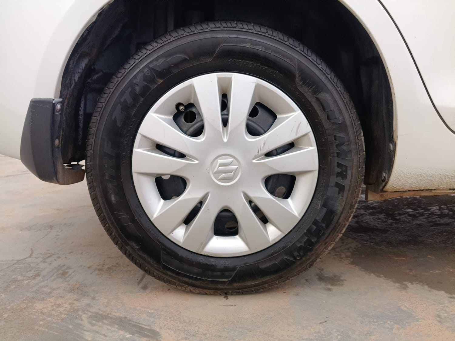 Used 2012 Maruti Suzuki Swift Dzire VXI Petrol Manual tyres RIGHT REAR TYRE RIM VIEW