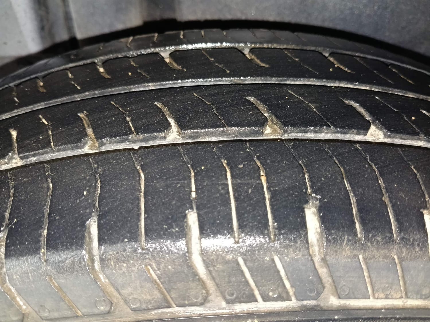 Used 2012 Maruti Suzuki Swift Dzire VXI Petrol Manual tyres RIGHT REAR TYRE TREAD VIEW