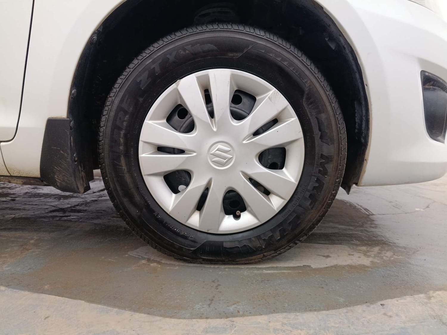Used 2012 Maruti Suzuki Swift Dzire VXI Petrol Manual tyres RIGHT FRONT TYRE RIM VIEW