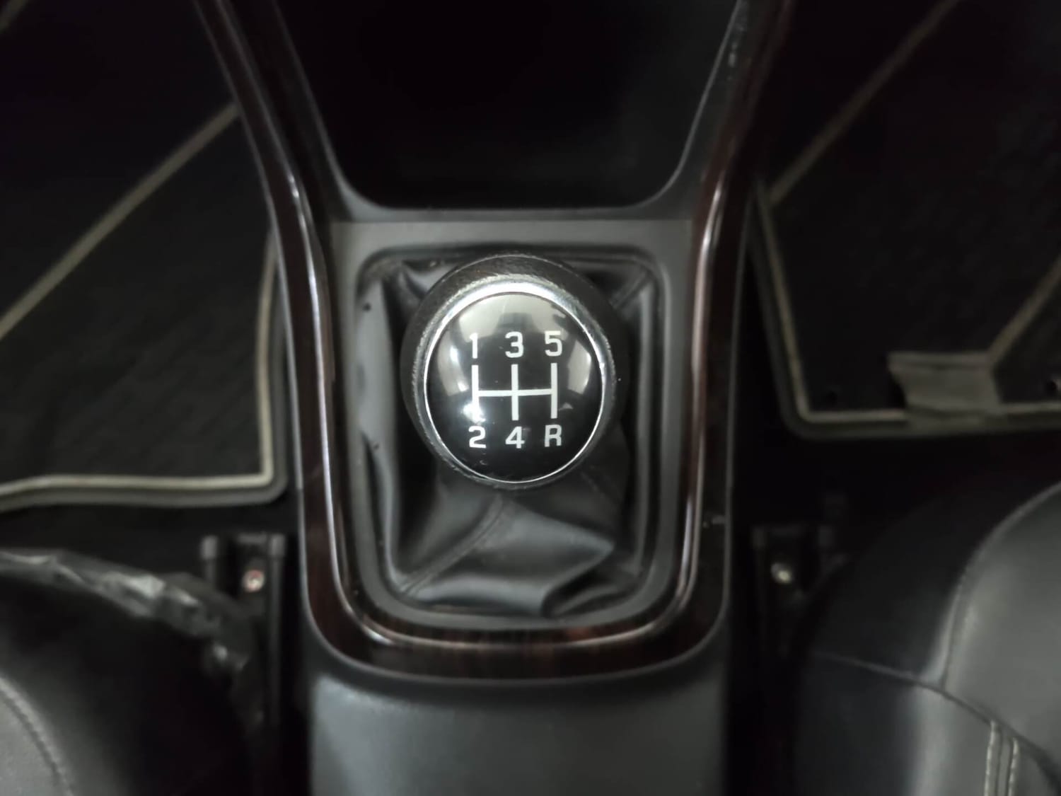 Used 2022 Maruti Suzuki S-Cross Alpha Petrol Manual interior GEAR  KNOB VIEW