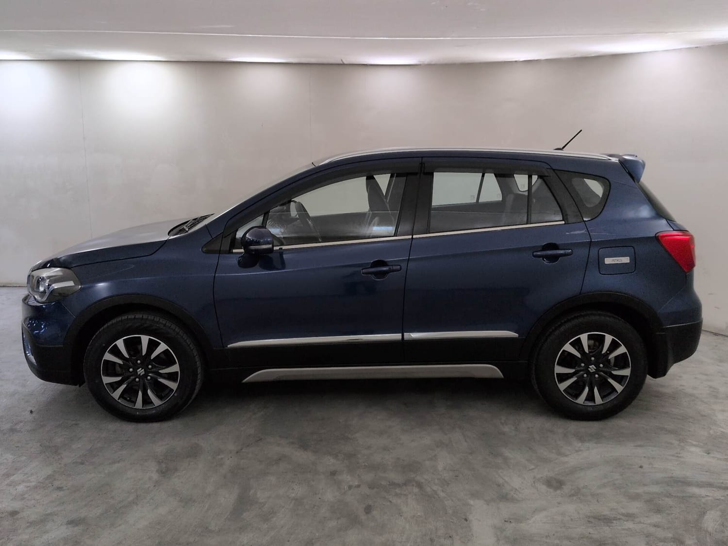 Used 2022 Maruti Suzuki S-Cross Alpha Petrol Manual exterior LEFT SIDE VIEW