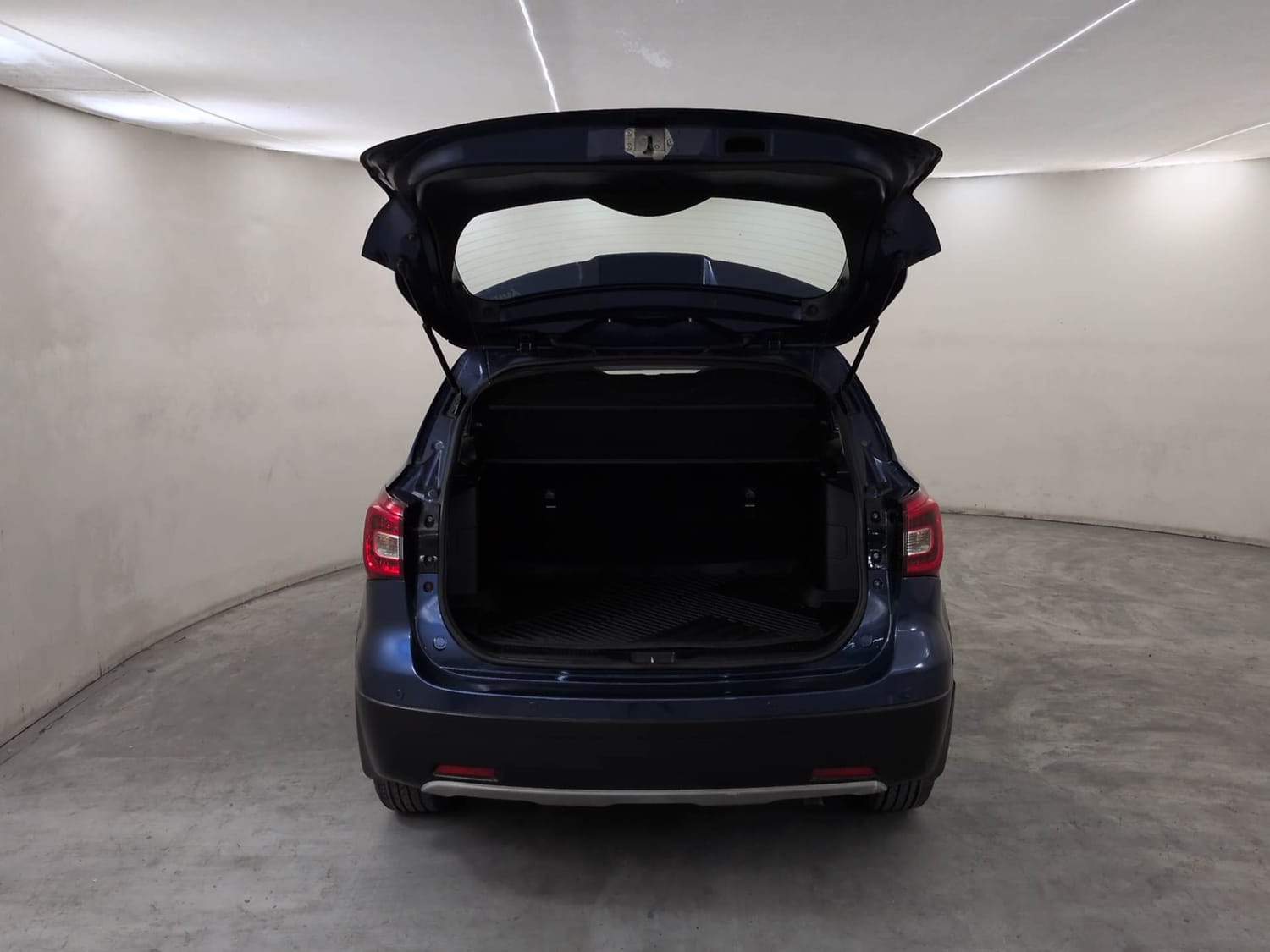 Used 2022 Maruti Suzuki S-Cross Alpha Petrol Manual interior DICKY DOOR OPEN VIEW