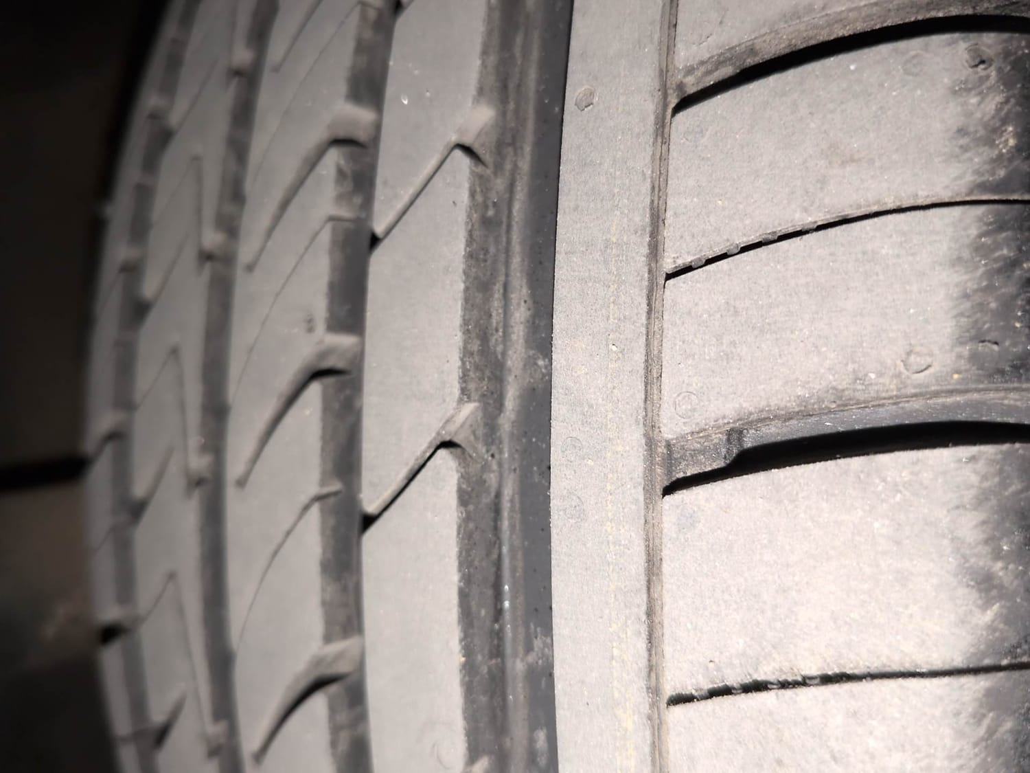 Used 2022 Maruti Suzuki S-Cross Alpha Petrol Manual tyres LEFT FRONT TYRE TREAD VIEW