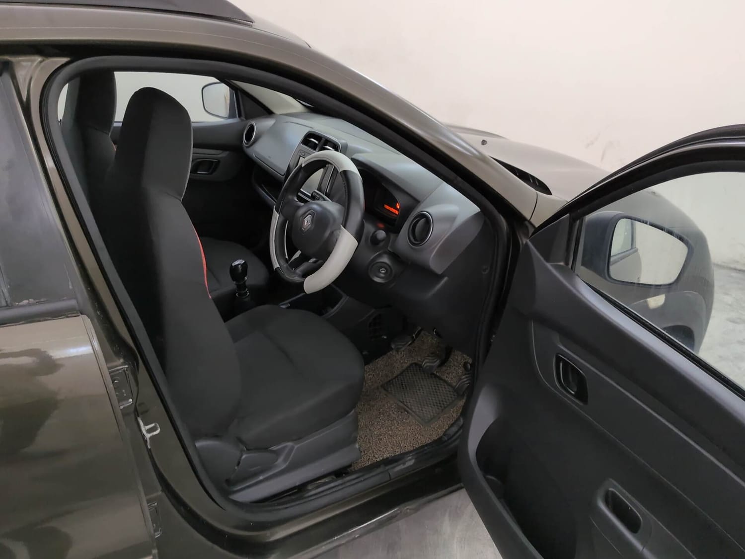 Used 2016 Renault Kwid RXT Petrol Manual interior RIGHT SIDE FRONT DOOR CABIN VIEW