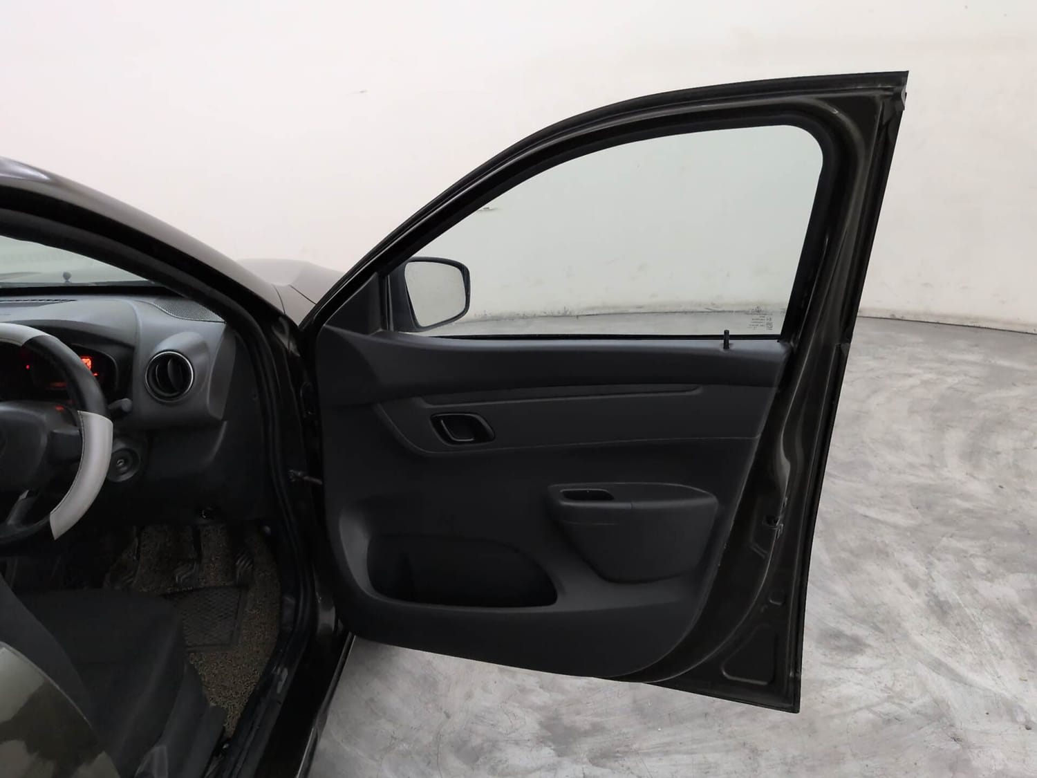 Used 2016 Renault Kwid RXT Petrol Manual interior RIGHT FRONT DOOR OPEN VIEW