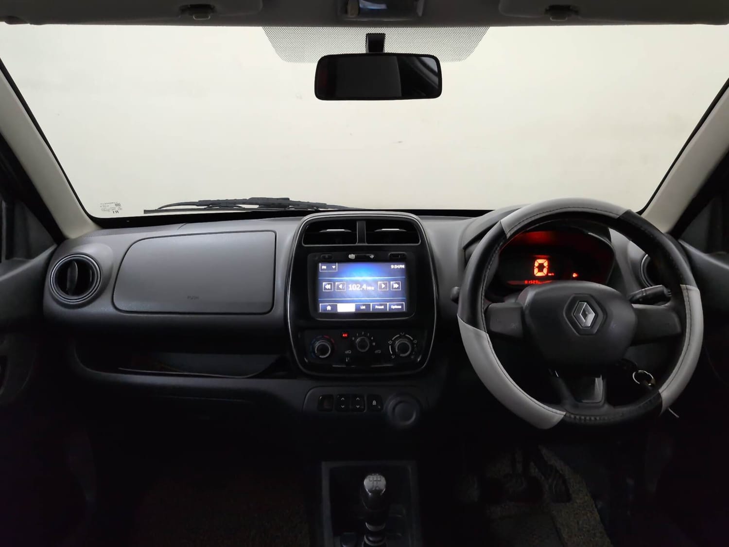 Used 2016 Renault Kwid RXT Petrol Manual interior DASHBOARD VIEW
