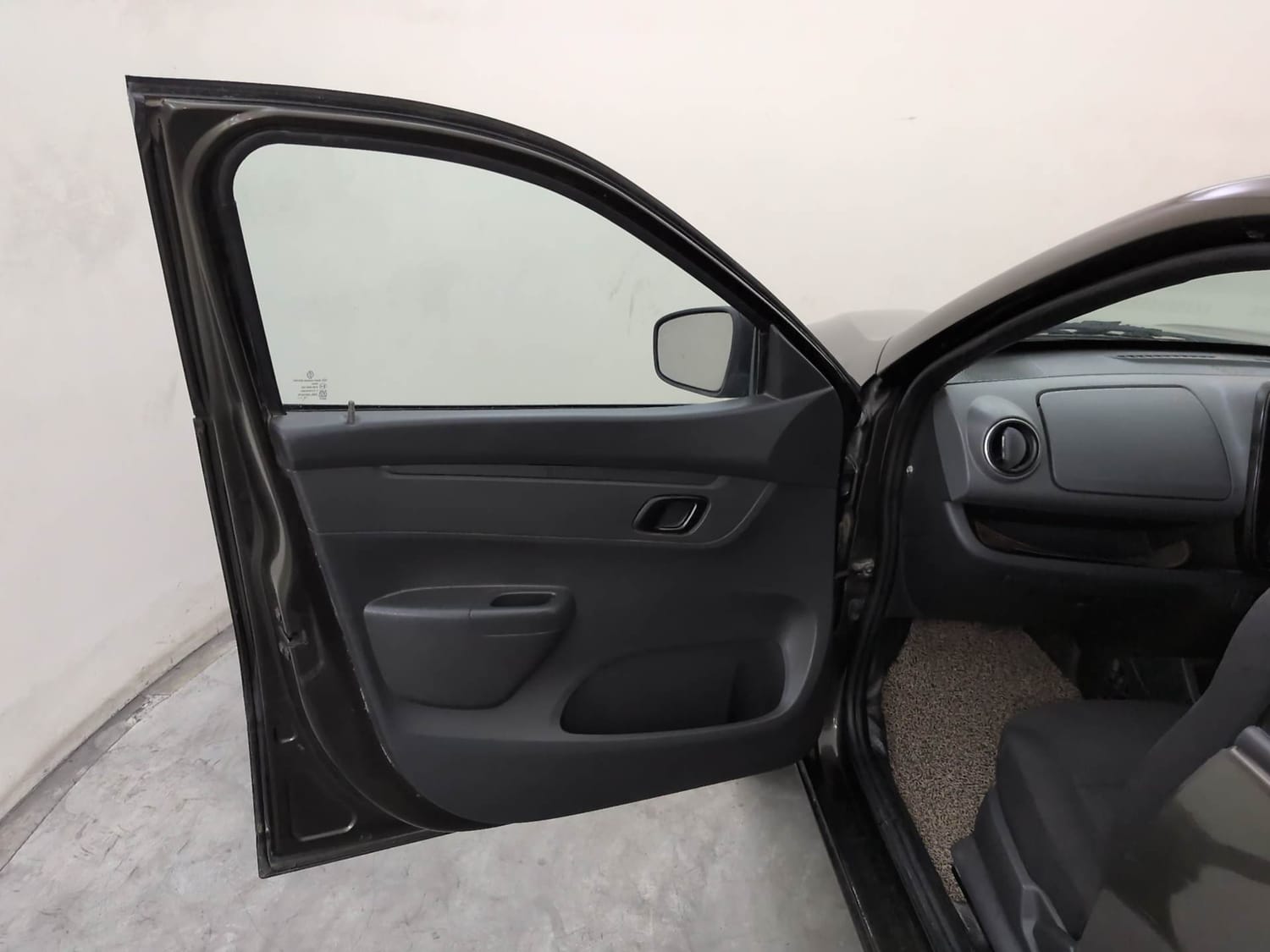 Used 2016 Renault Kwid RXT Petrol Manual interior LEFT FRONT DOOR OPEN VIEW