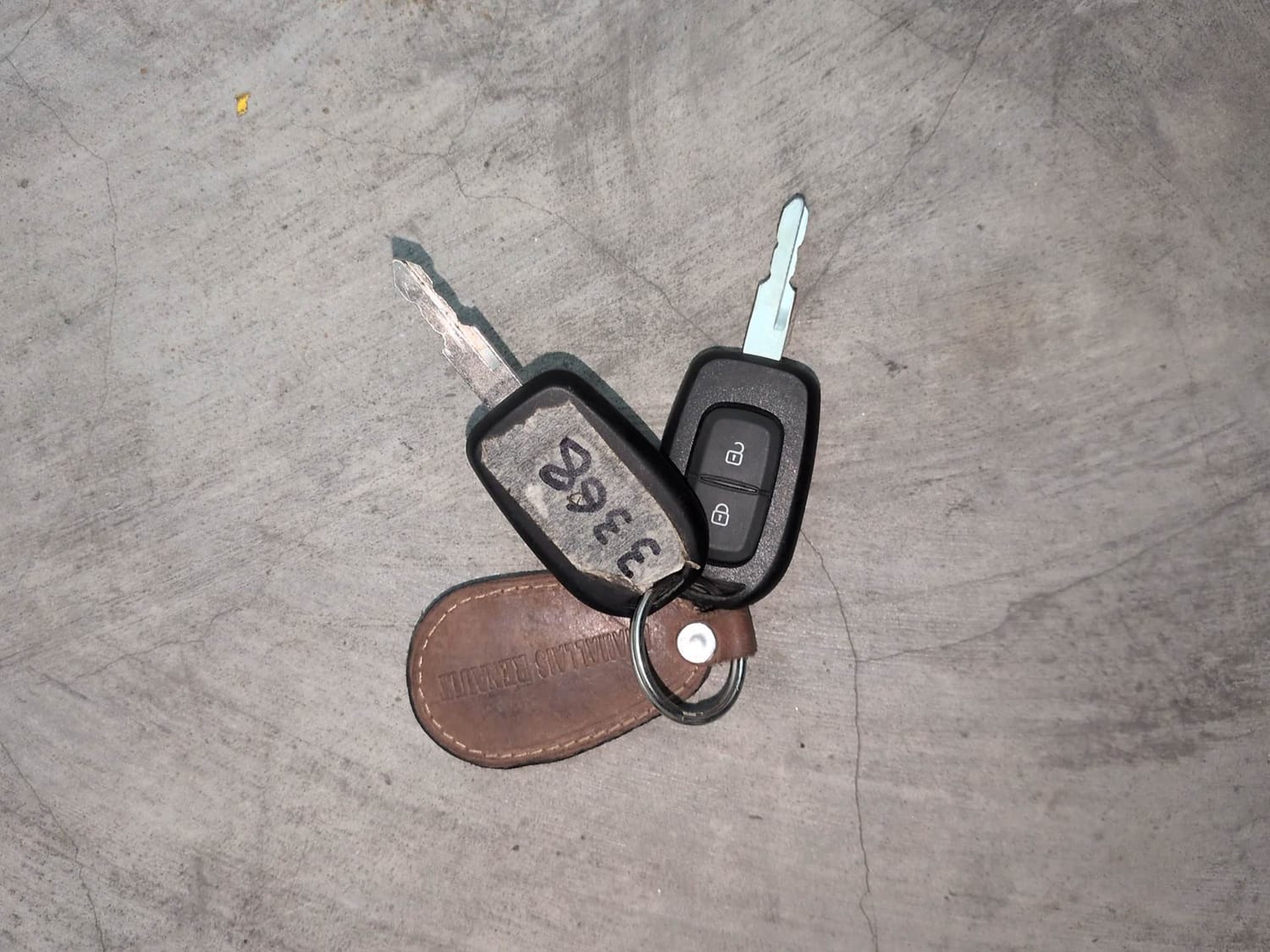 Used 2016 Renault Kwid RXT Petrol Manual extra CAR KEY VIEW