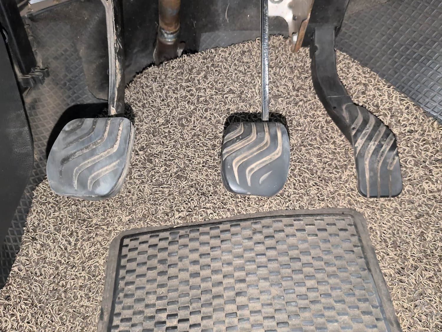 Used 2016 Renault Kwid RXT Petrol Manual interior PEDALS VIEW