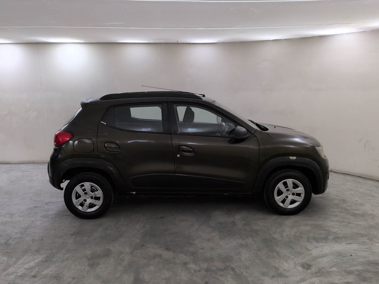 Used 2016 Renault Kwid RXT Petrol Manual exterior RIGHT SIDE VIEW