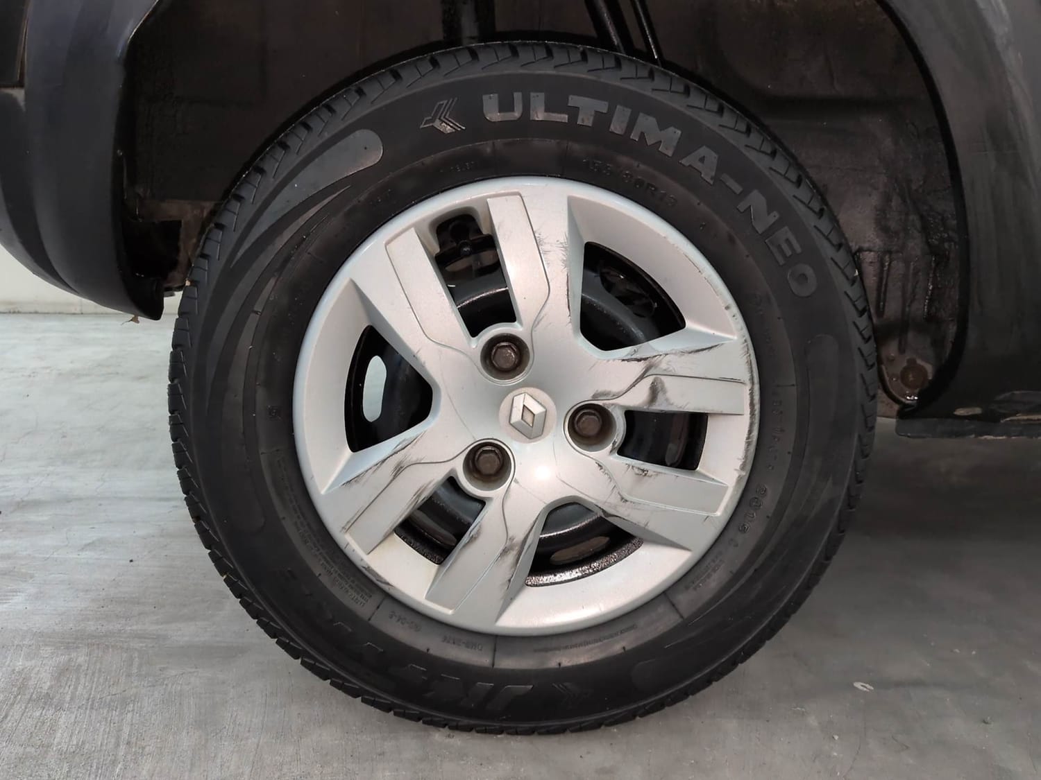 Used 2016 Renault Kwid RXT Petrol Manual tyres RIGHT REAR TYRE RIM VIEW