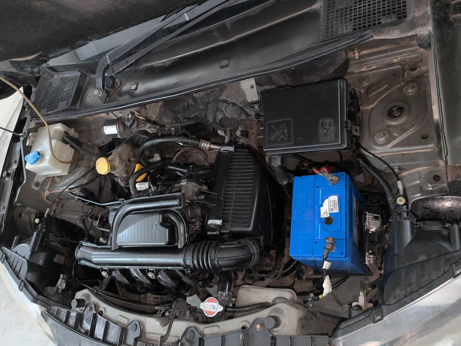 Used 2016 Renault Kwid RXT Petrol Manual engine ENGINE LEFT SIDE VIEW