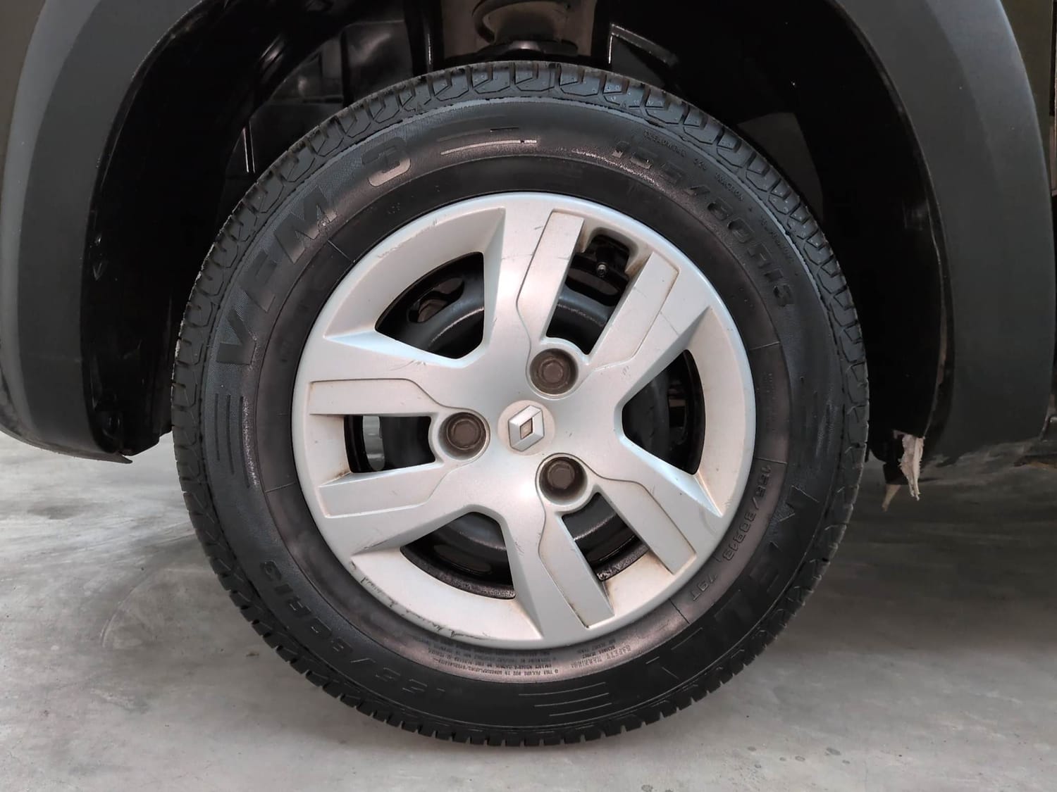 Used 2016 Renault Kwid RXT Petrol Manual tyres LEFT FRONT TYRE RIM VIEW