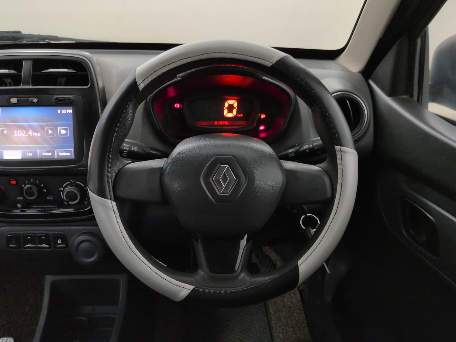 Used 2016 Renault Kwid RXT Petrol Manual interior STEERING VIEW