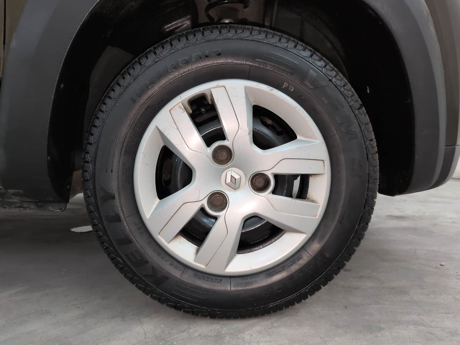 Used 2016 Renault Kwid RXT Petrol Manual tyres RIGHT FRONT TYRE RIM VIEW