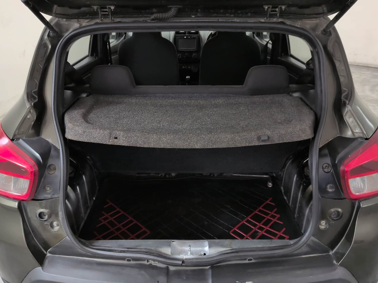 Used 2016 Renault Kwid RXT Petrol Manual interior DICKY INSIDE VIEW